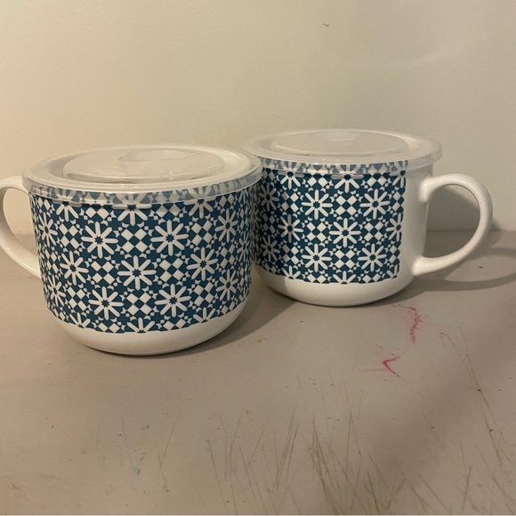 Blue and White Patterned soup Mugs with Lids 20fl oz new (2) - Picture 1 of 4